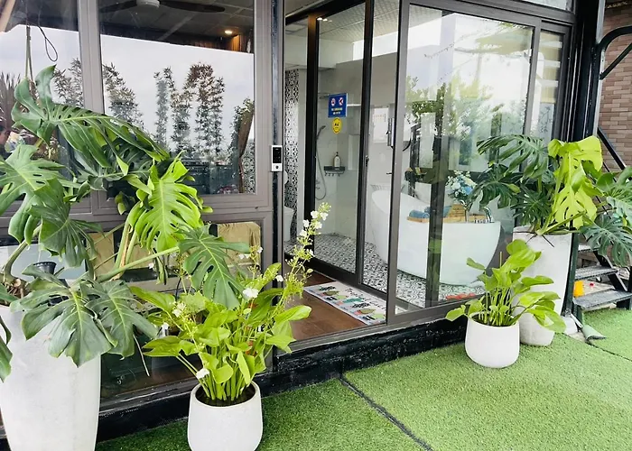N&D Happy House- Studio Apartment - Phong tieu chuan khach san, bep nau va nha ve sinh trong khuon vien